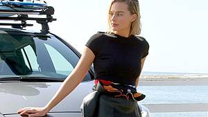 Die Oscar-nominierte Schauspielerin Margot Robbie ist Markenbotschafterin für Elektromobilität bei Nissan. 