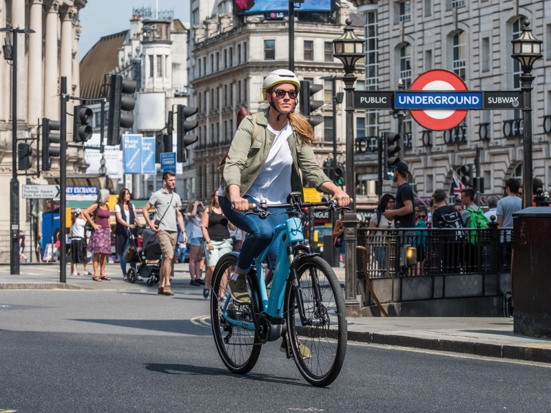 Mit dem eBike durch London. Elektrofahrräder sind europaweit beliebt. 