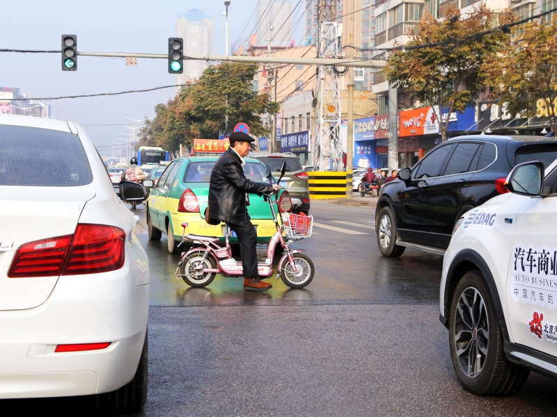 Straßenszene in Xiangyang, Zentralchina.