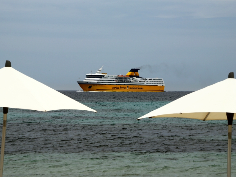 Urlaub am Strand von Korsika. (c) Andreas Burkert