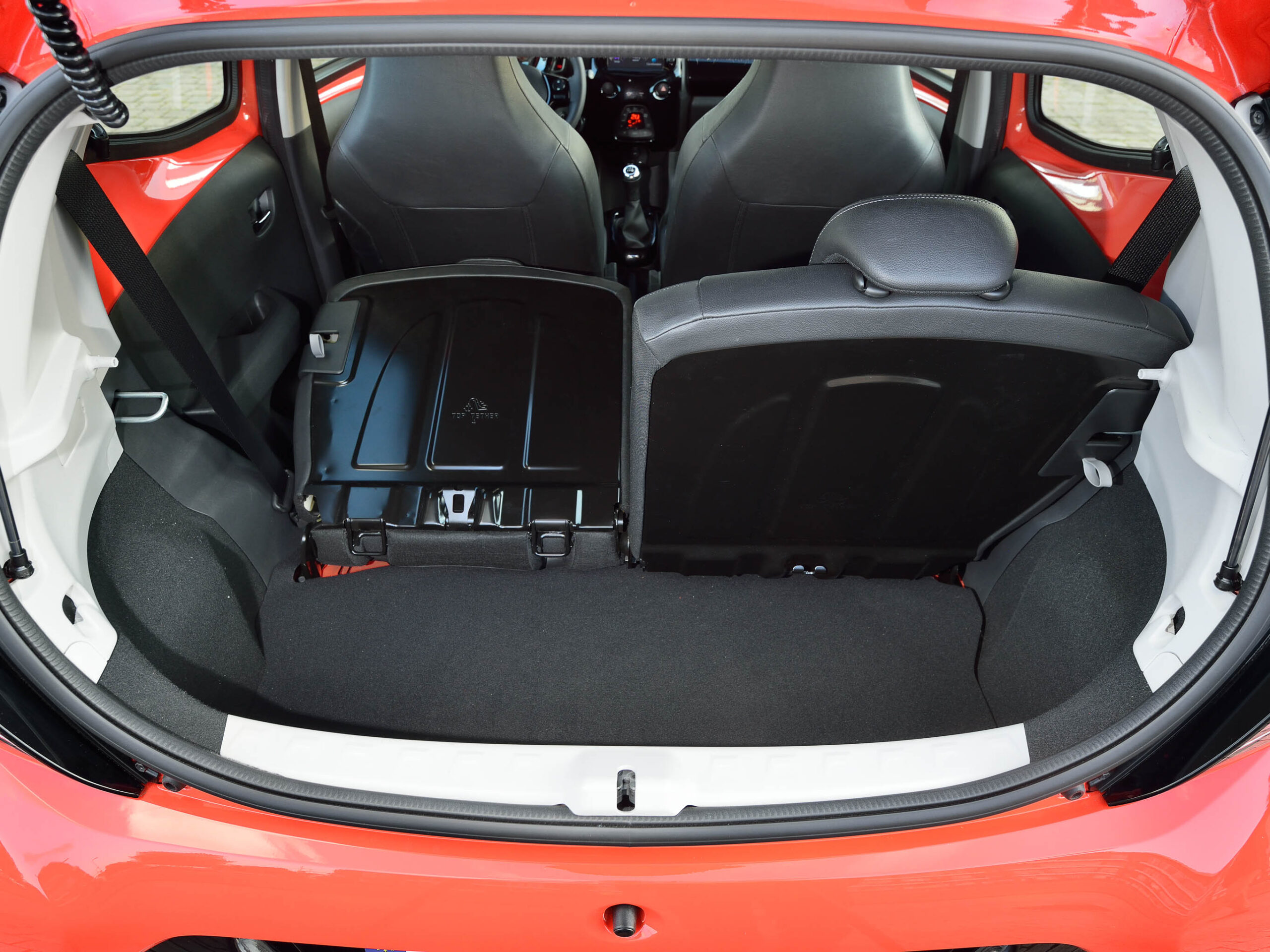 Das Gepäckvolumen des AYGO beträgt 168 Liter und reicht für zwei Trolleys. © TOYOTA