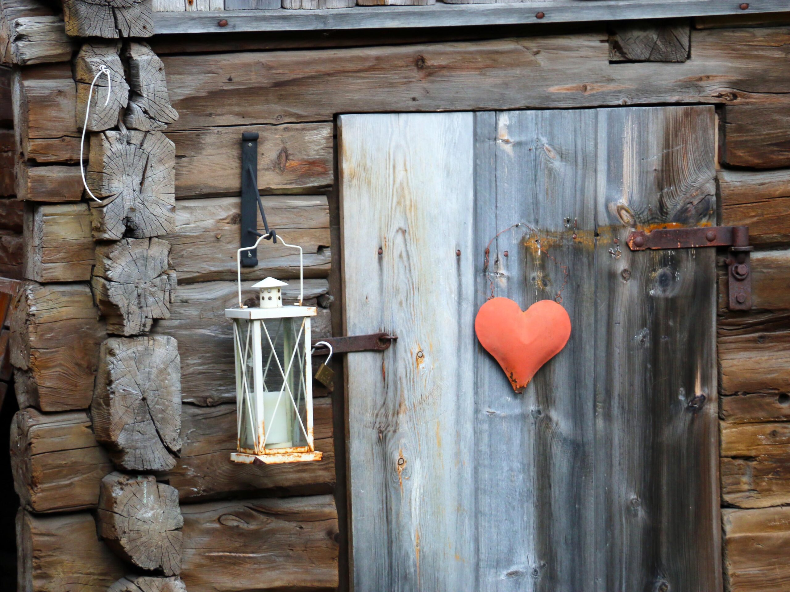 Viele Innenhöfe in Røros haben einen nostalgischen Charme. © Dagmar Köhler