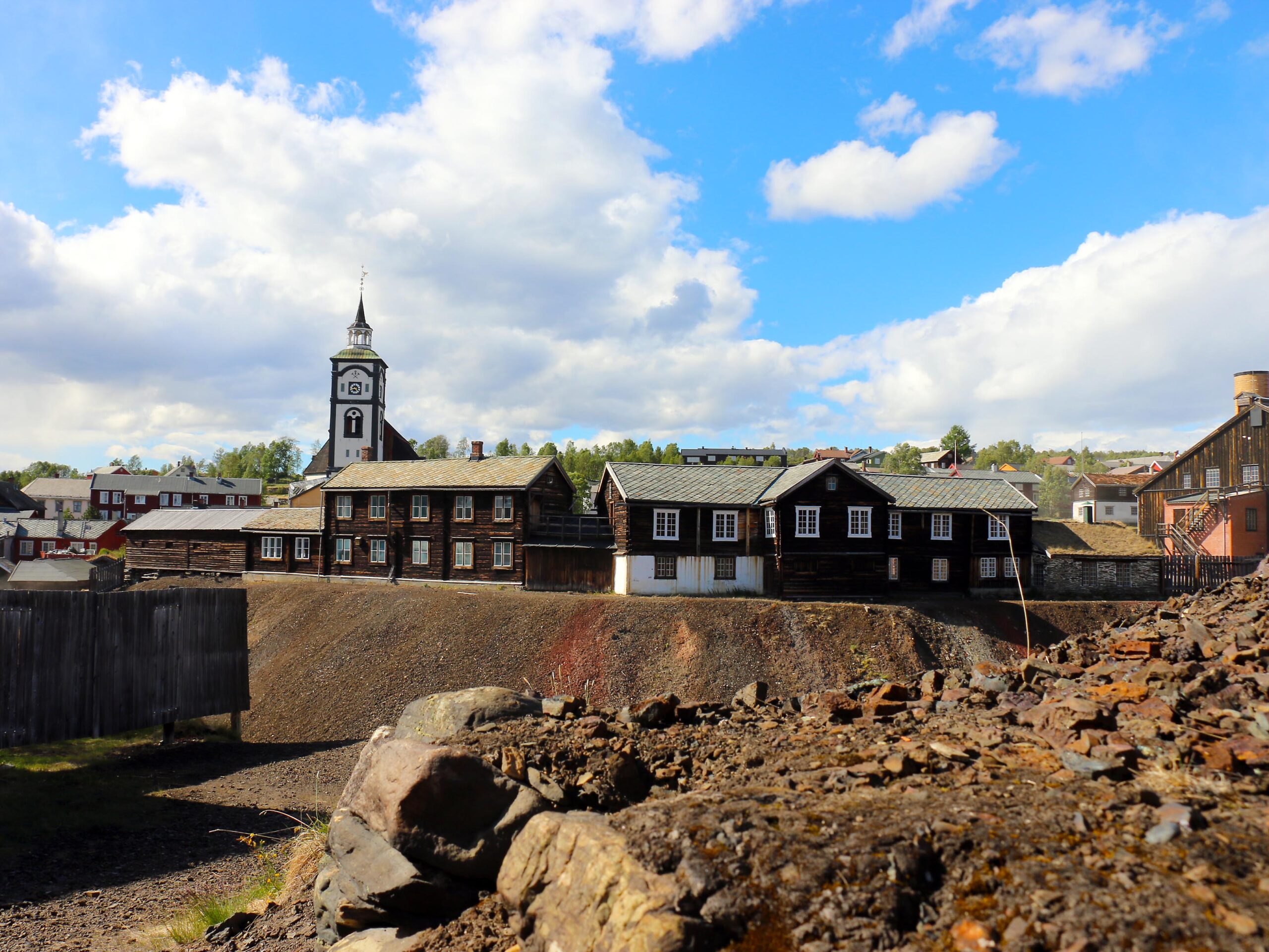 Mineralisch zeigt sich noch heute der Untergrund in Røros. © Dagmar Köhler