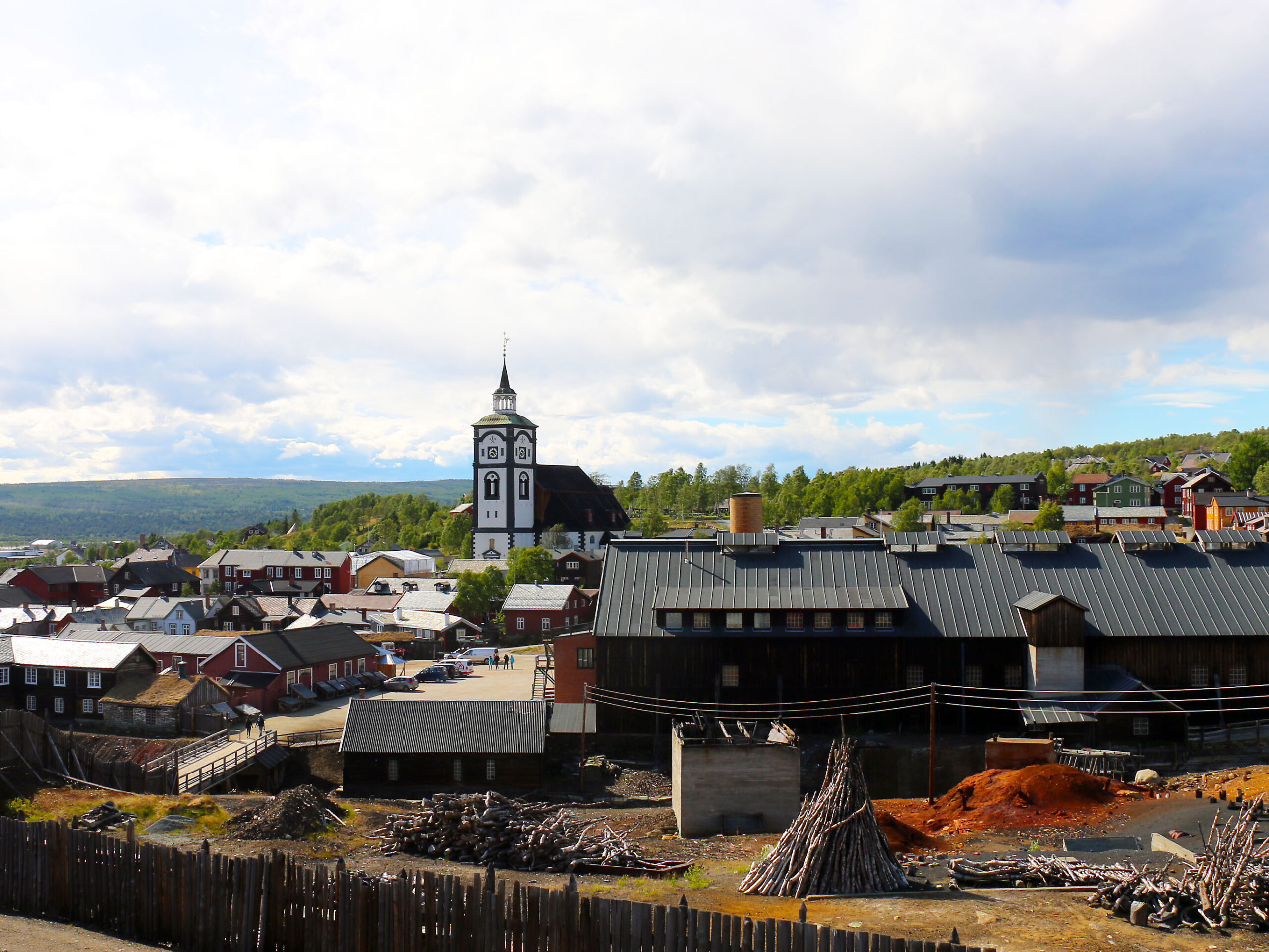 Ein Panoramablick ergibt sich vom Schlackehaufen in Røros. © Dagmar Köhler