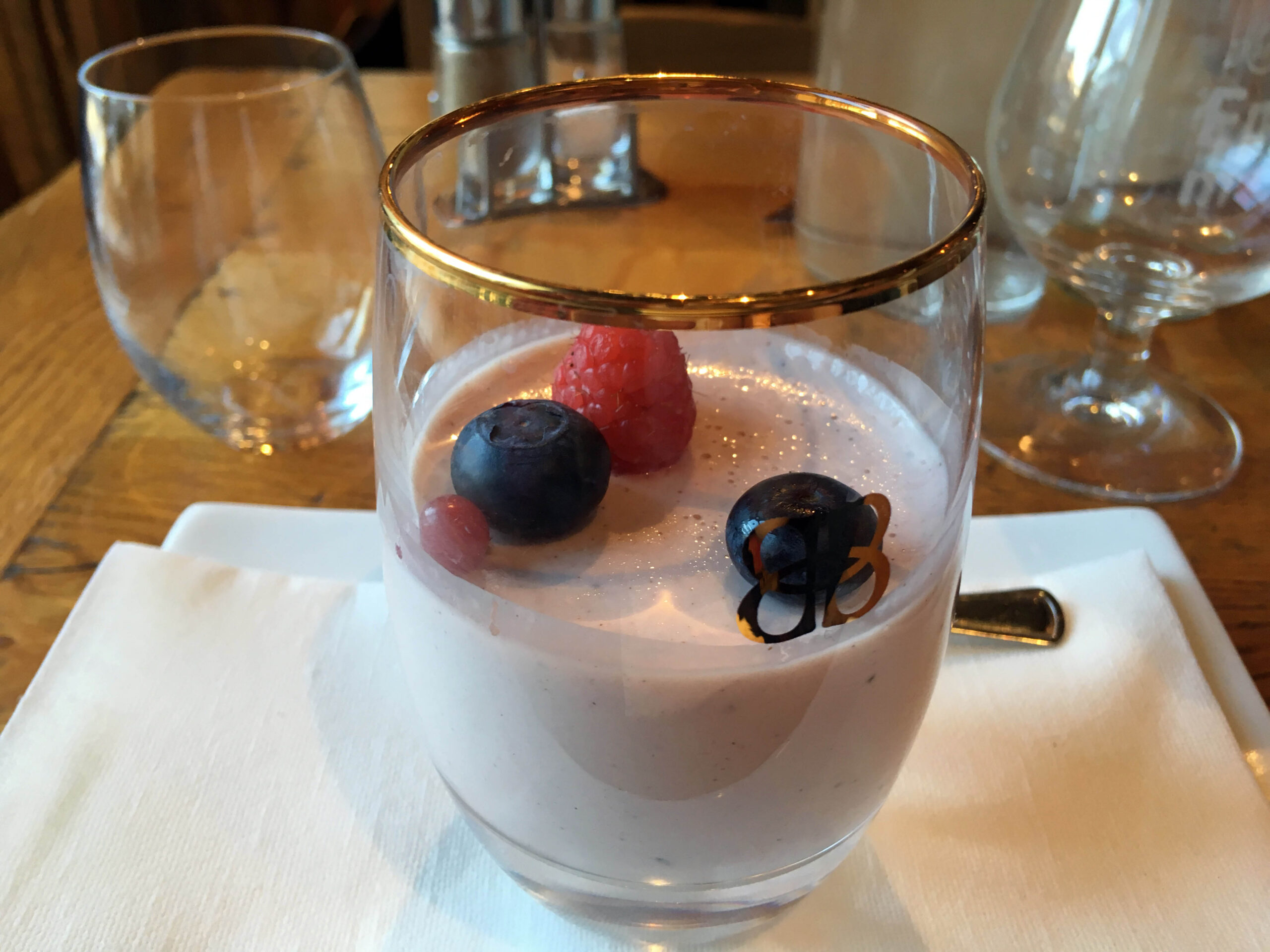 Peder Hiort Mathus: Panna cotta mit Beeren. © Dagmar Köhler