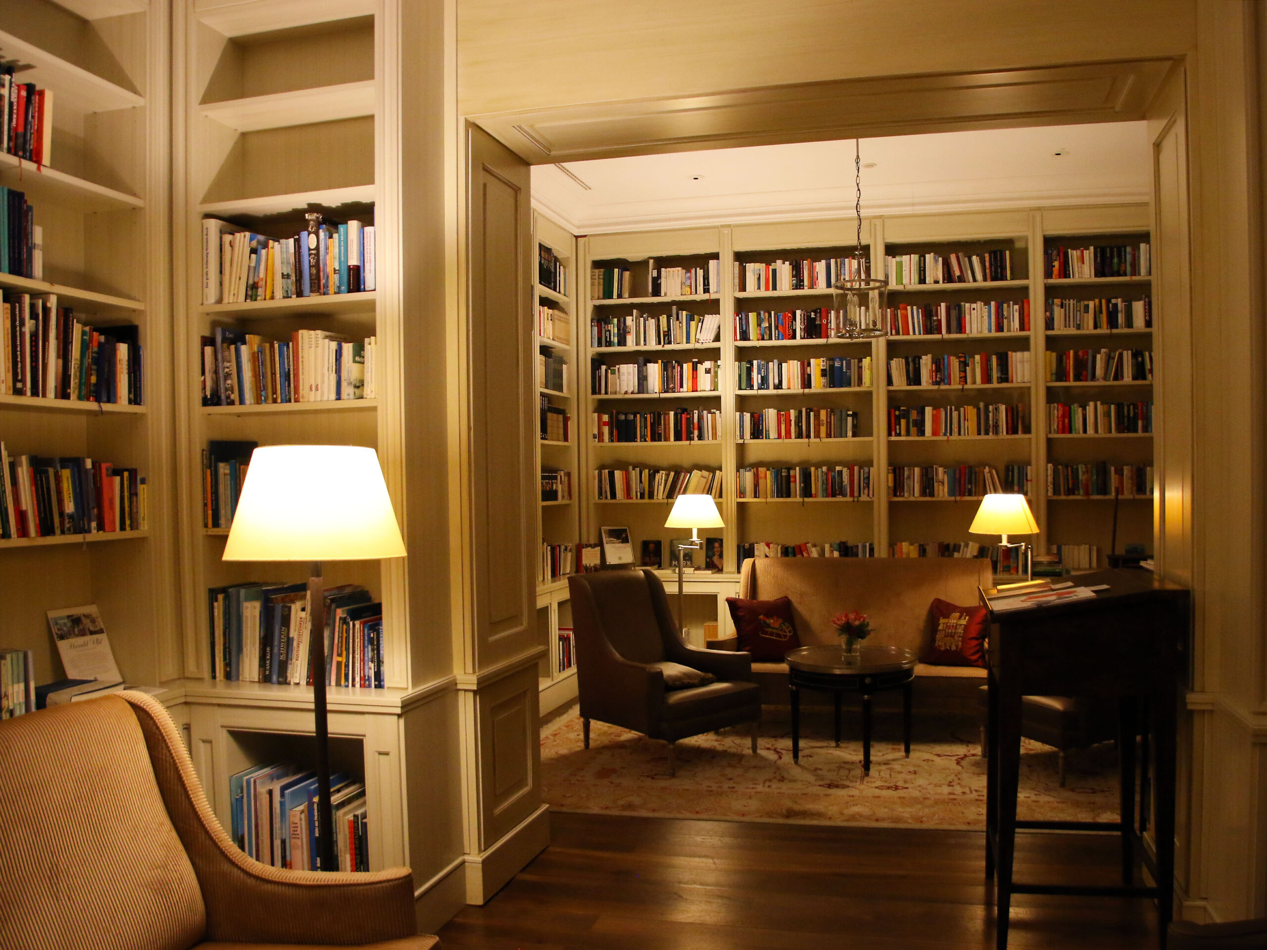 Klassische und moderne Literatur finden sich in der hauseigenen Bibliothek. © Dagmar Köhler