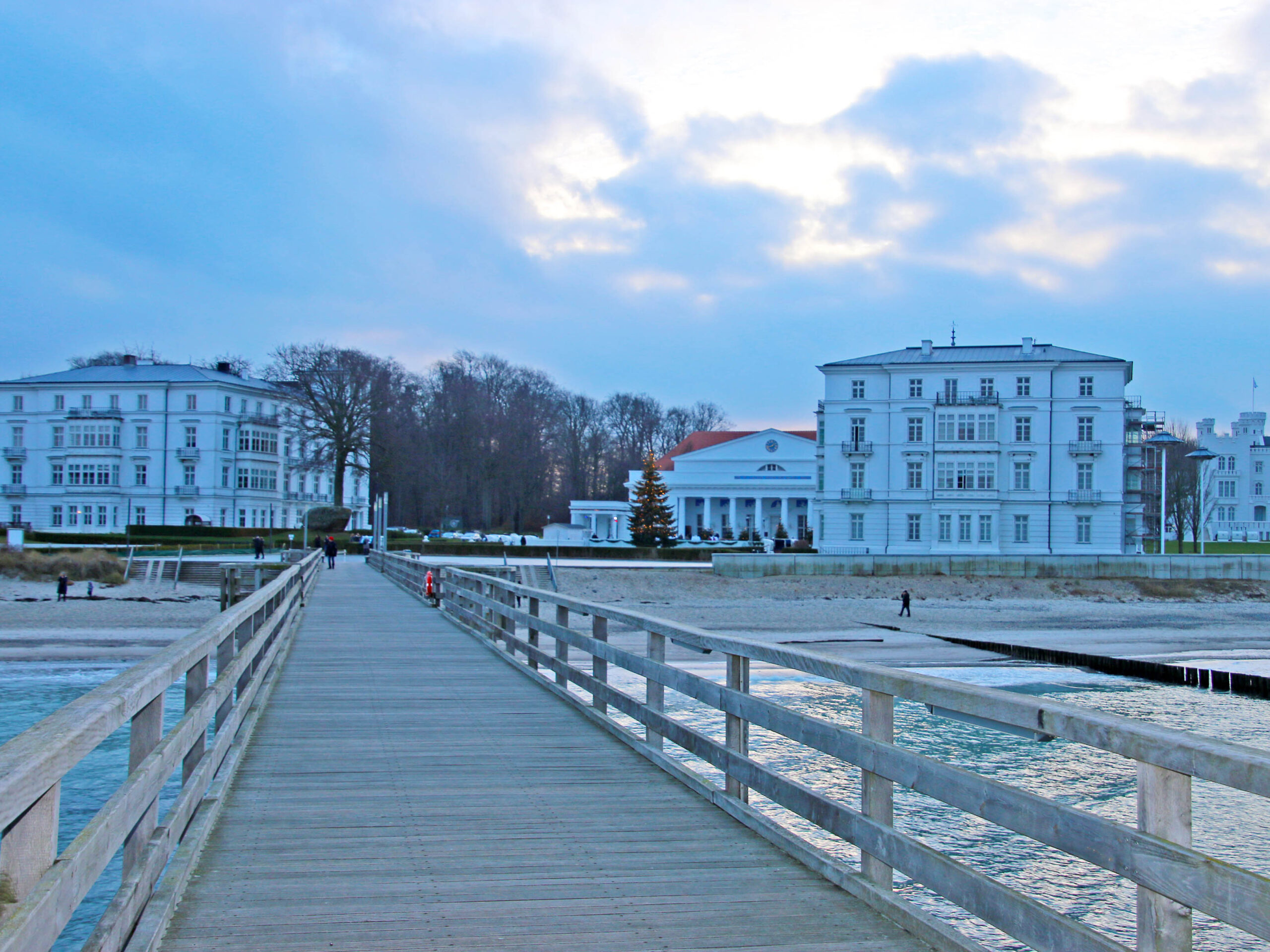 Die Seebrücke Heiligendamm liegt direkt vor dem Grand Hotel. © Dagmar Köhler