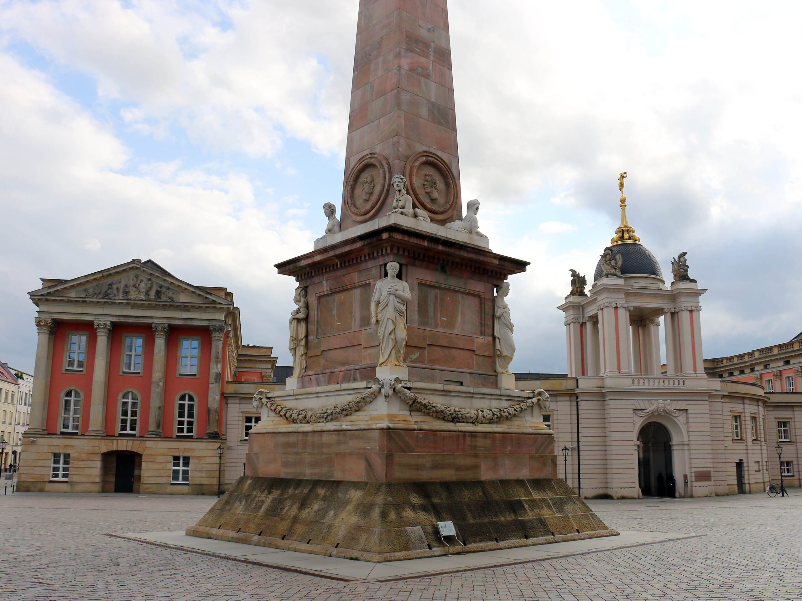 Der wieder aufgebaute, barocke Alte Markt mit Marmorobelisk. © Dagmar Köhler