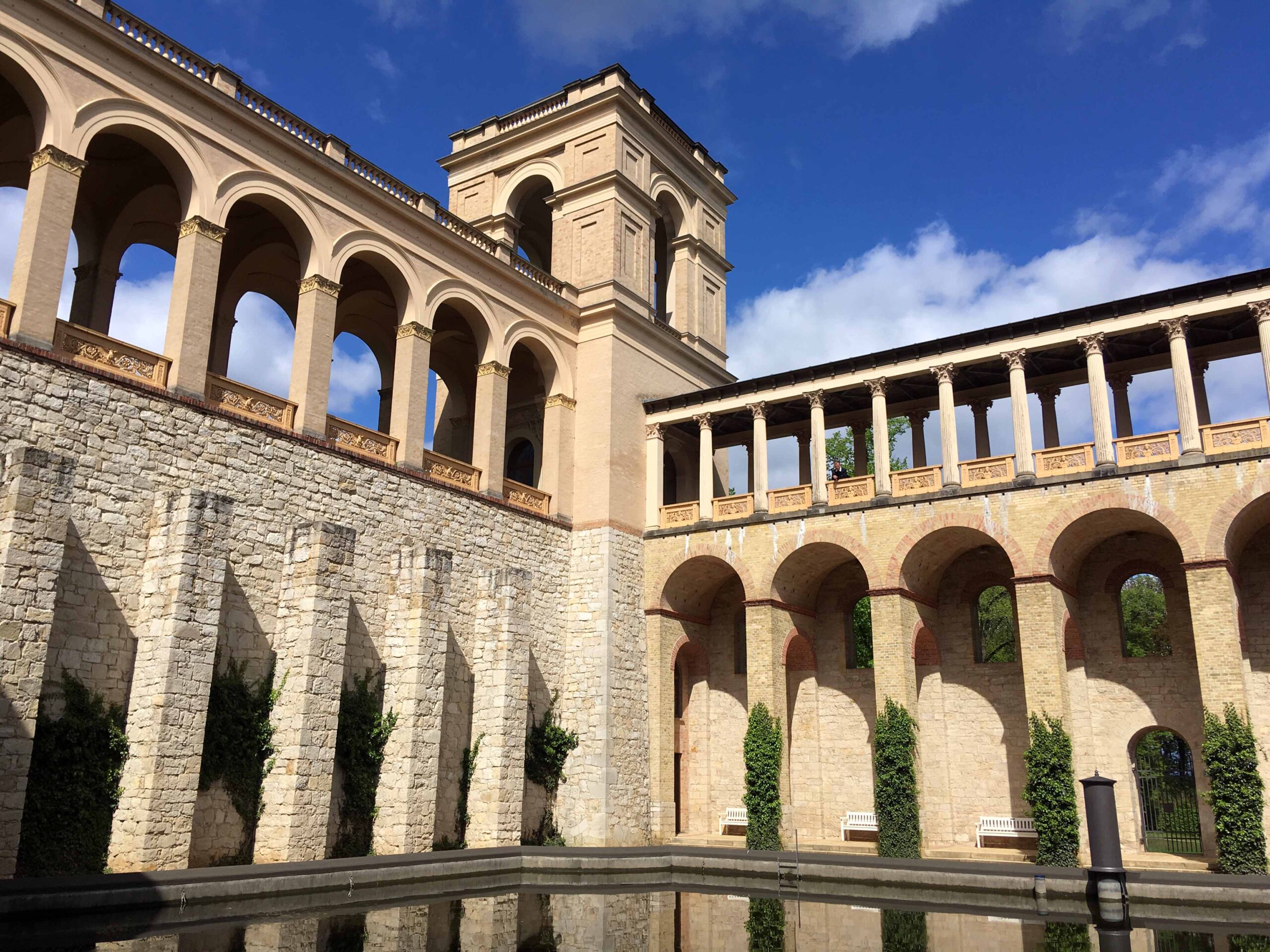 Der Innenhof des Belvedere ist von Kolonnaden umgeben. © Dagmar Köhler