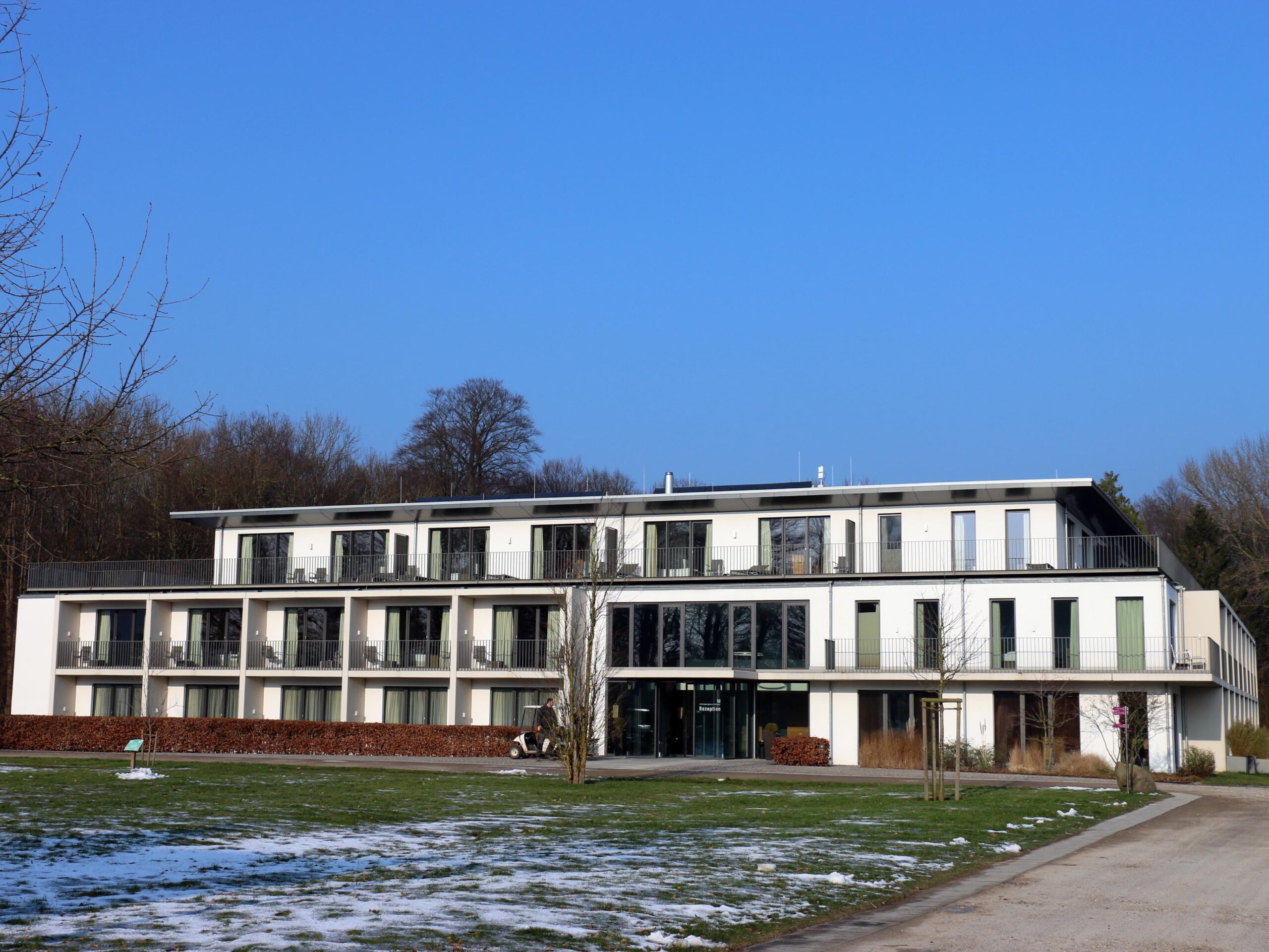 53 moderne Hotelzimmer stehen im Parkgebäude zur Verfügung. © Dagmar Köhler