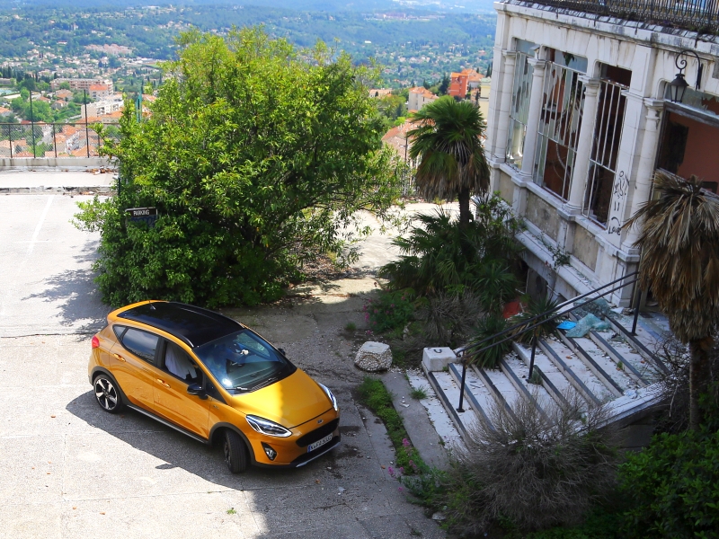 Der familienfreundliche Ford Fiesta Active im Fahrtest. (c) Andreas Burkert