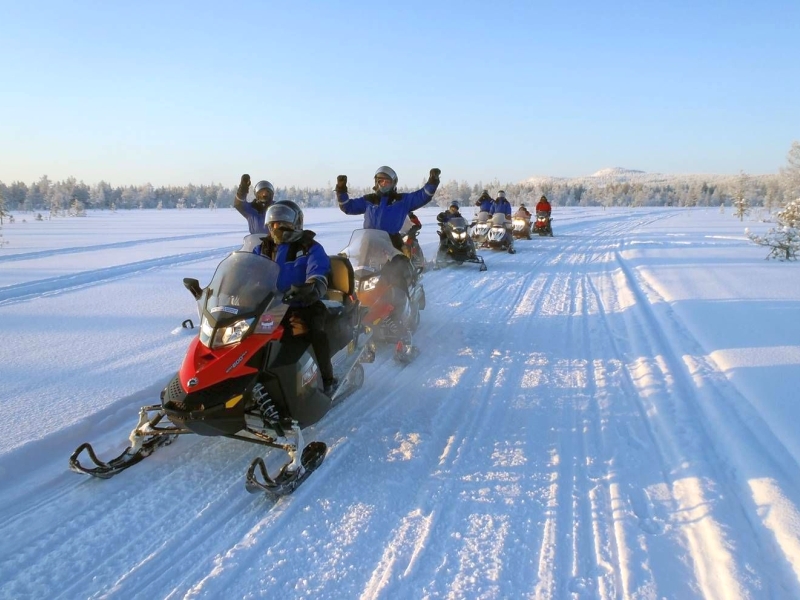 Mit dem SnowMobil durch die finnische Weite (c) Pyhä Safaris