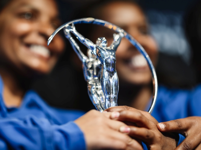 Laureus World Sports Awards 2019: Laureus Sport for Good Award Gewinner des indischen Sozialprojekts 'yuwa' mit Neetha (2.vl.). (c) Daimler