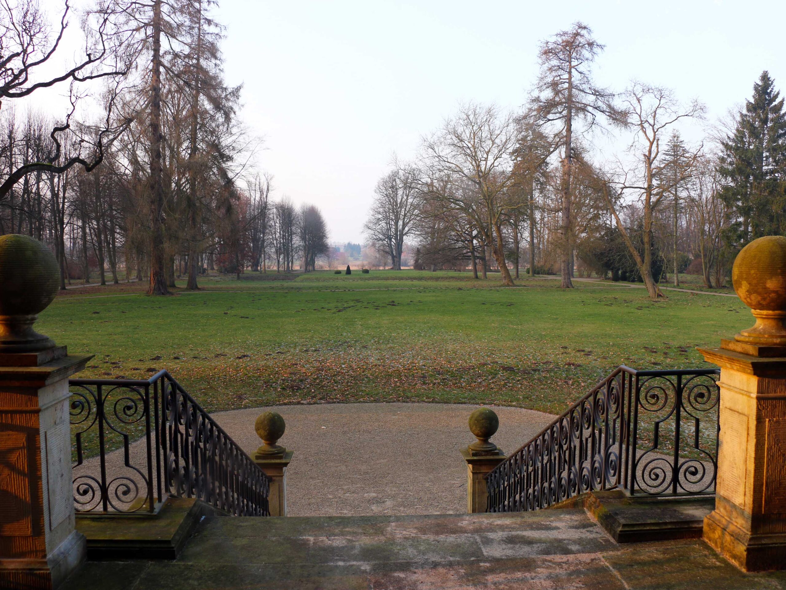 Sieben Hektar umfassen die große Schlossinsel mit dem sehenswerten Park. © Dagmar Köhler