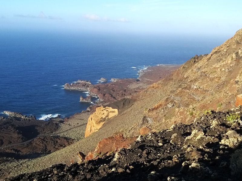 Die Steilküste ElHierro Richtung Norden. (c) Susanne Reuter